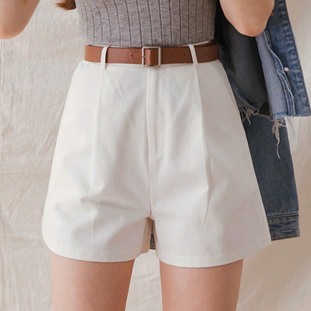 Quần shorts xếp ly cũng là một xu thế thời trang nữ năm nay
