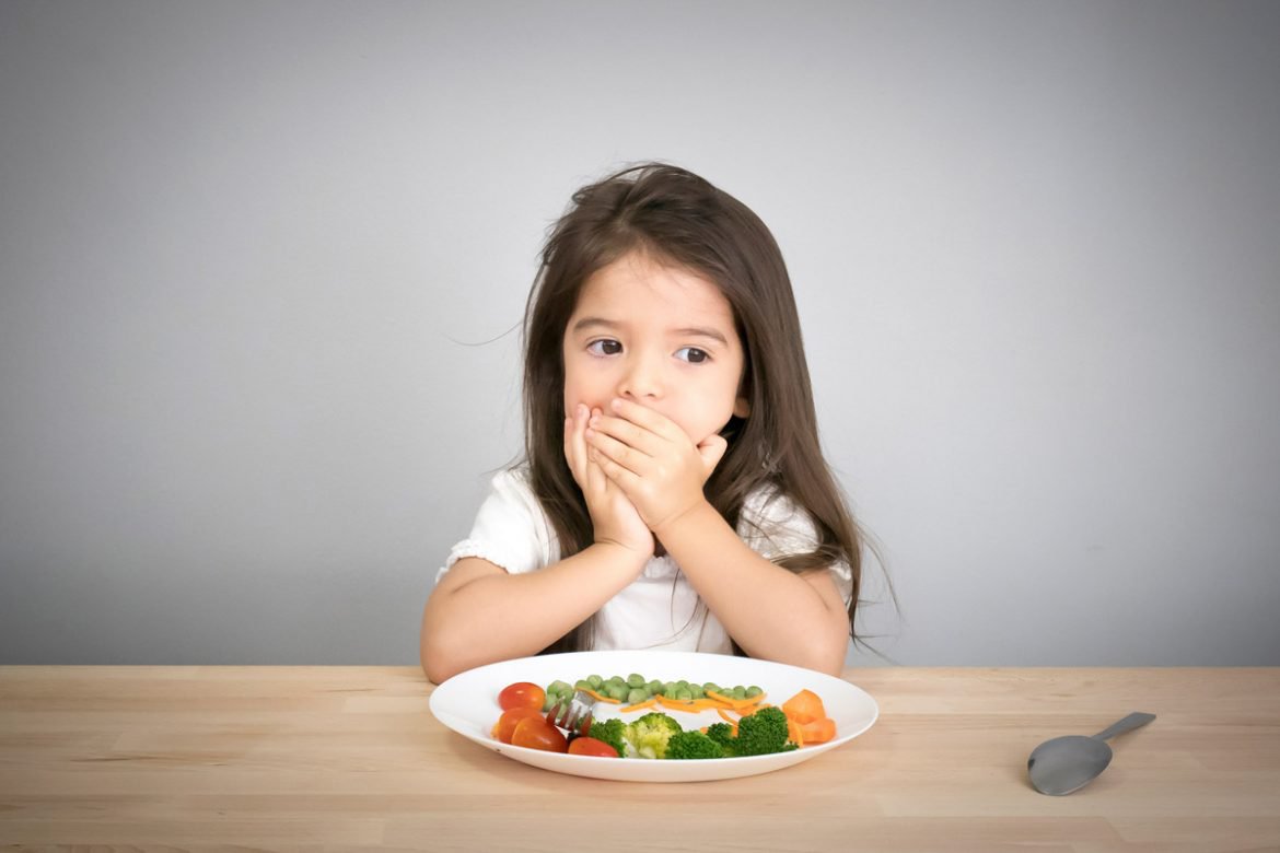Những sai lầm của cha mẹ khiến trẻ biếng ăn chậm lớn