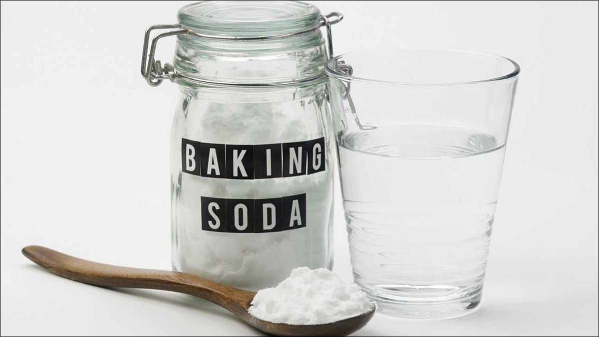 Sử dụng baking soda hoặc i-ốt để khử mùi hôi