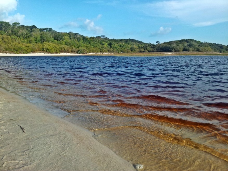 Màu sắc của hồ nước thu hút sự chú ý của khách du lịch