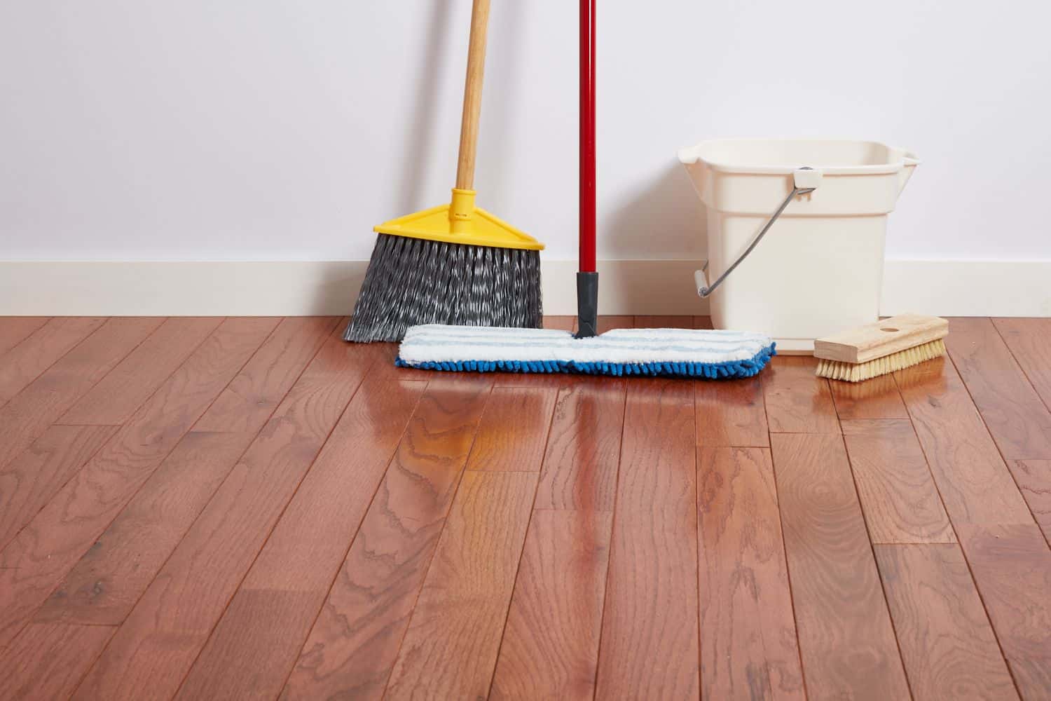 Mẹo làm sạch sàn gỗ cực kỳ đơn giản và hiệu quả