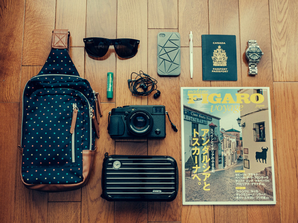 Đi du lịch nước ngoài nhất định nên mang theo 7 vật dụng này nhé!